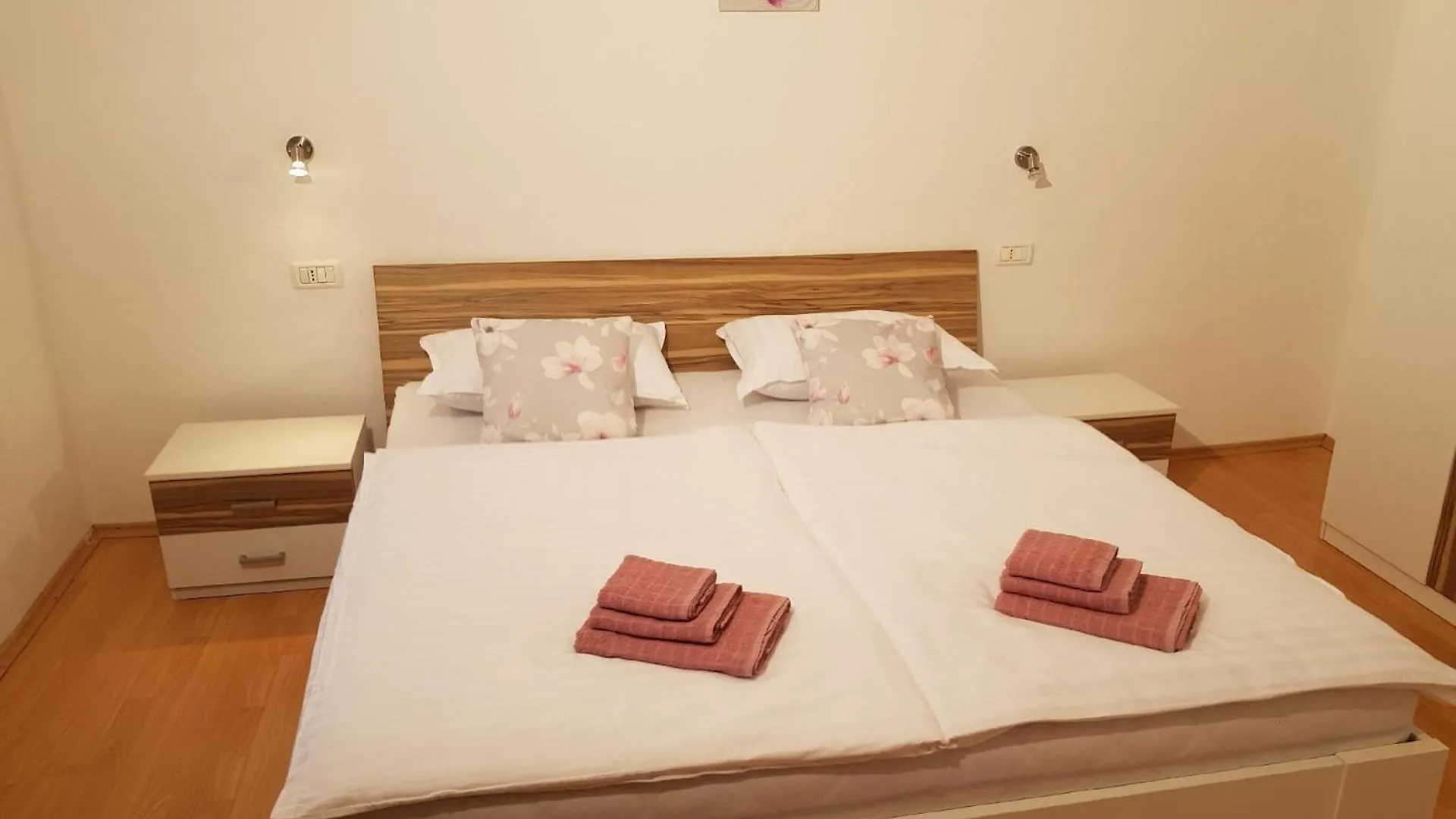 アパート Wohnung Mit Schwimmbad Buici