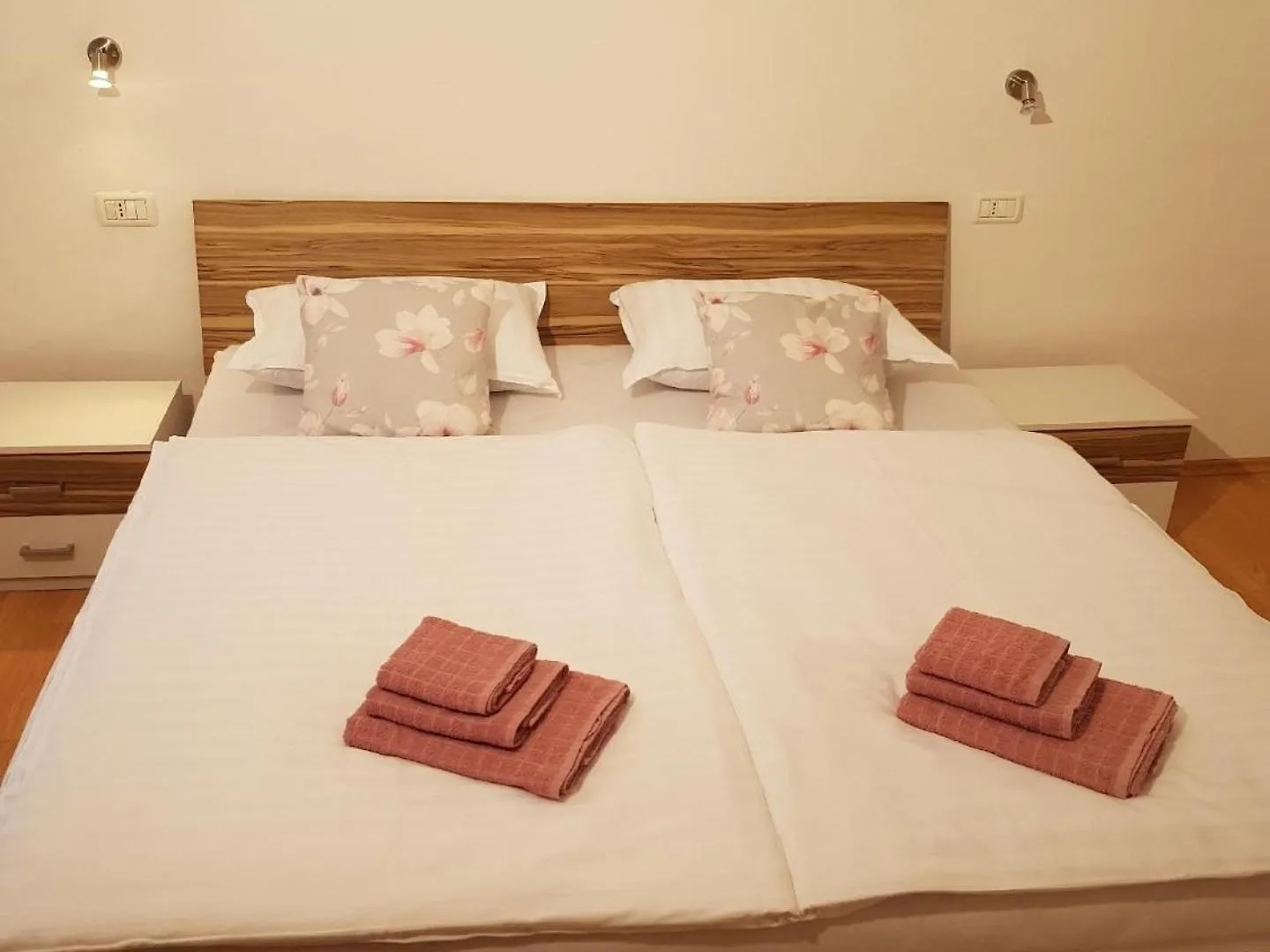 Wohnung Mit Schwimmbad Buici